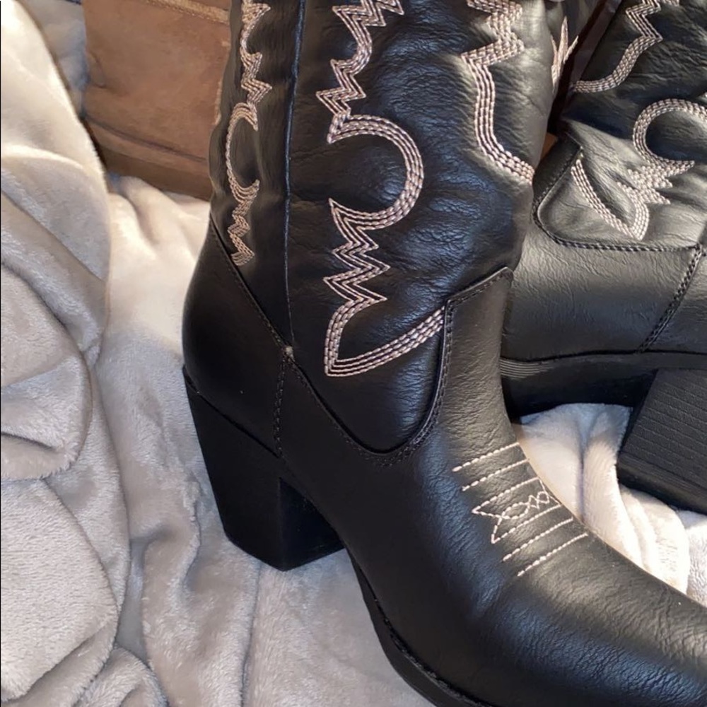 boots - Picture 2 of 4